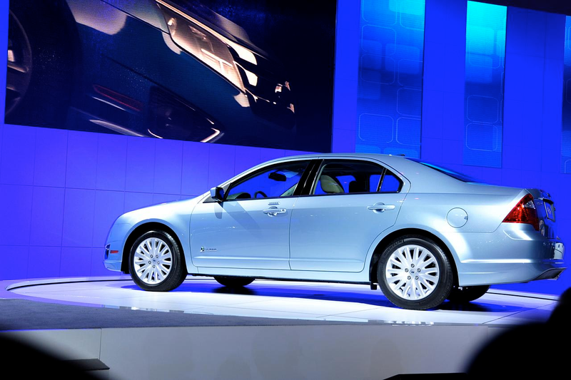 Illustration for article titled 2010 Ford Fusion Pricing Starts Under $19,300, Hybrid At $27,270